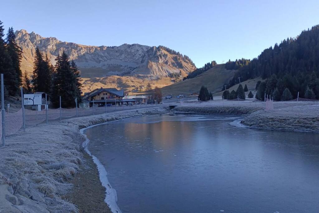 Studio Au Pied Des Pistes Avec Vue Sur La Montagne Mieussy Bagian luar foto